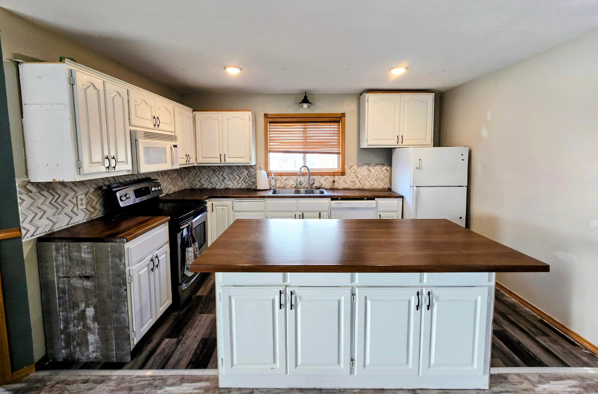 312 South Tyler Street Tyler, MN 56178 - Photo 9 of 39