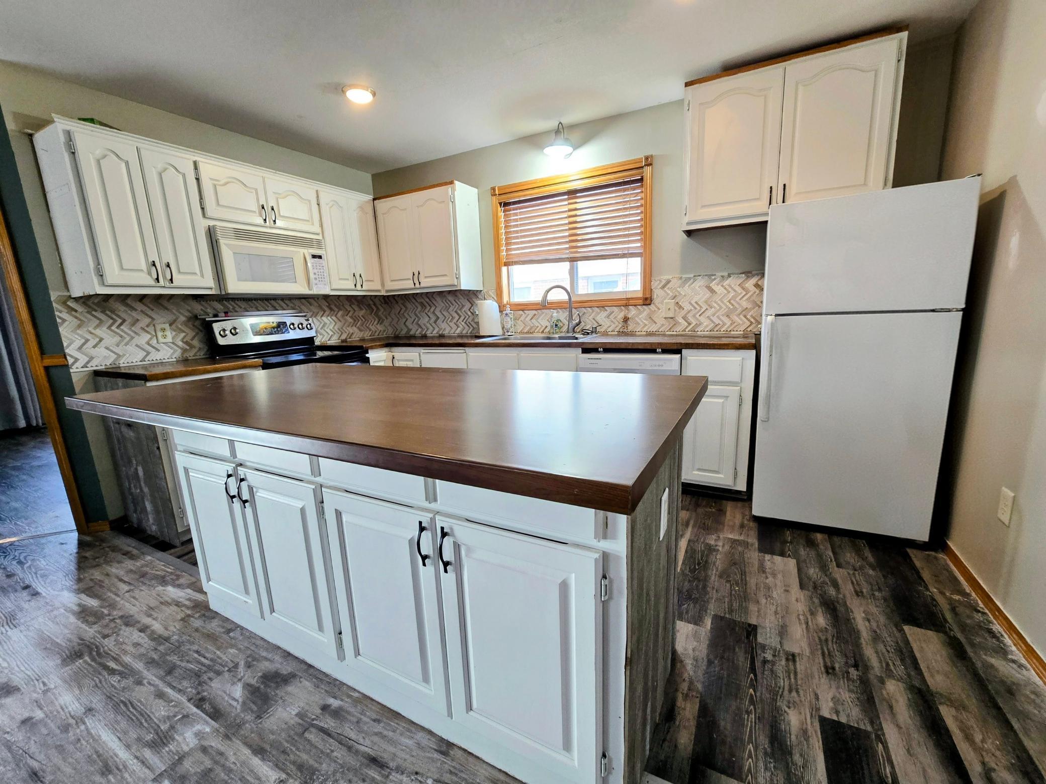 312 South Tyler Street Tyler, MN 56178 - Photo 10 of 39