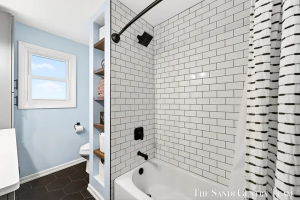 $354,900 | 16759 152nd Avenue, Spring Lake, MI 49456