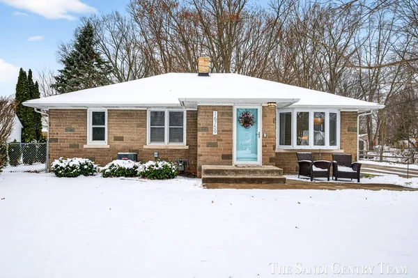 $354,900 | 16759 152nd Avenue, Spring Lake, MI 49456