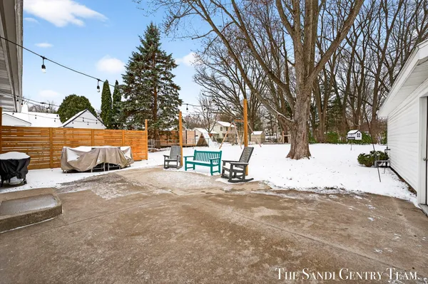 $354,900 | 16759 152nd Avenue, Spring Lake, MI 49456