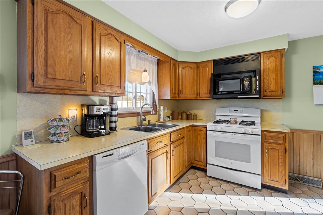 275 Abbott Run Valley Road Cumberland, RI 02864 - Photo 7 of 30