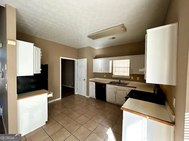 $1,900 | 4034 Robin Circle, Atlanta, GA 30349