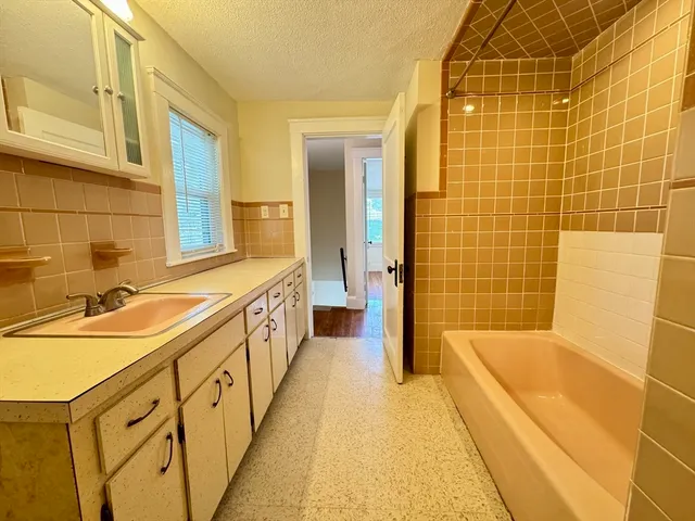 $2,900 | 273 Front Street, Weymouth, MA 02188