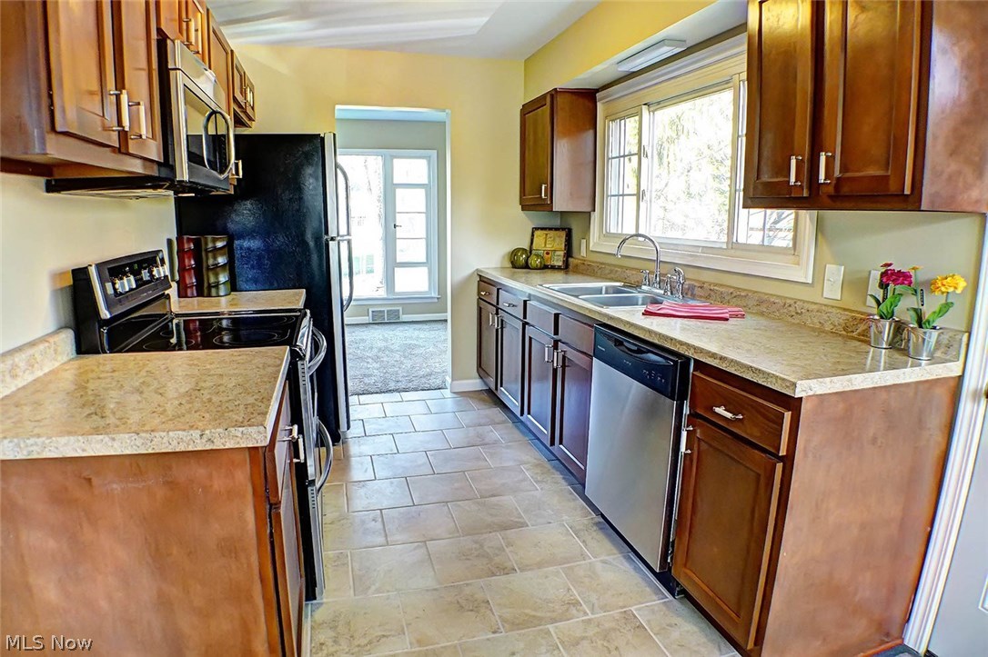 2916 Kent Road Silver Lake, OH 44224 - Photo 10 of 26 Gallery Image 10