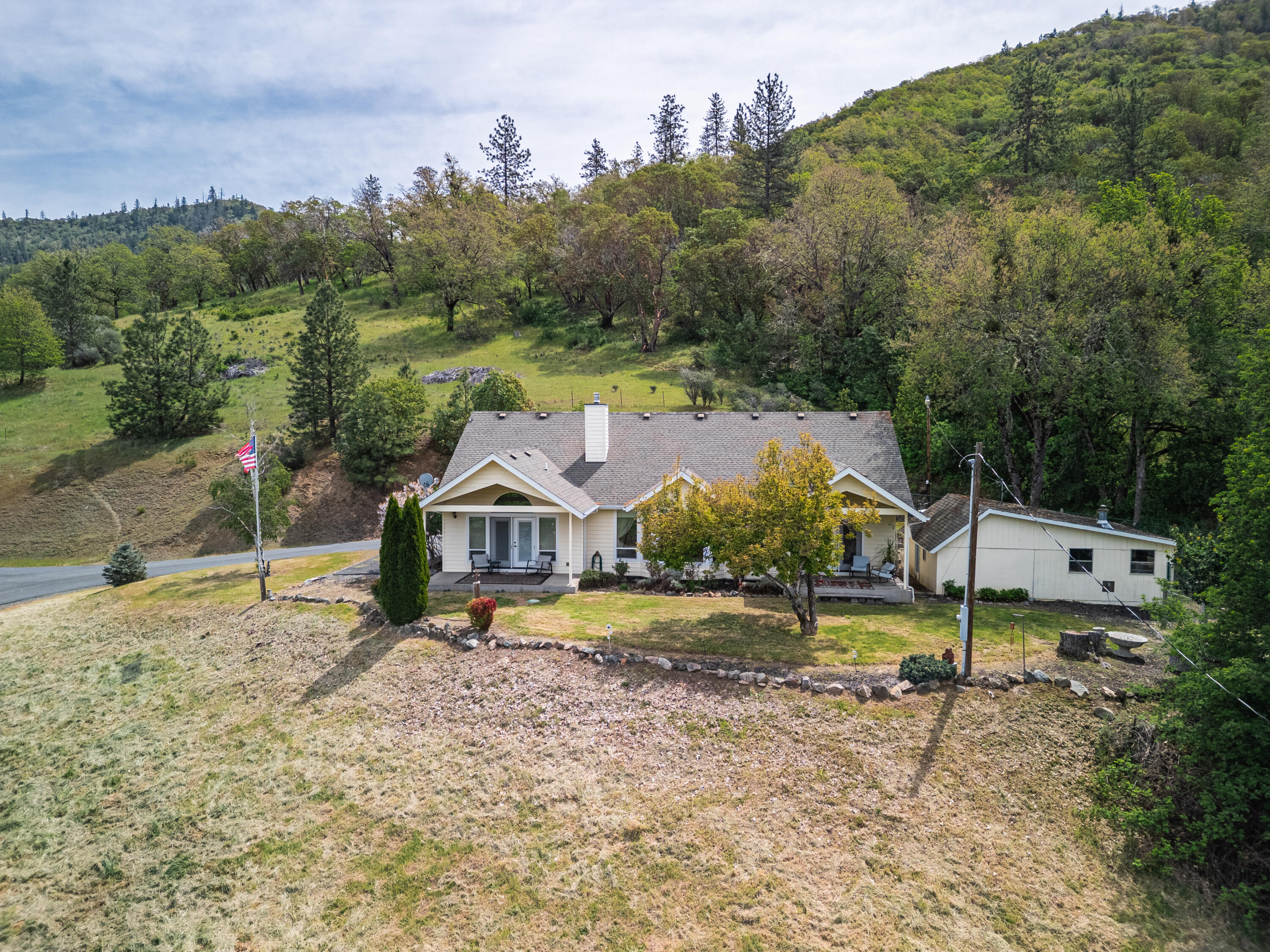 304 Wards Creek Road Rogue River, OR 97537 - Photo 1 of 43 Gallery Image 1