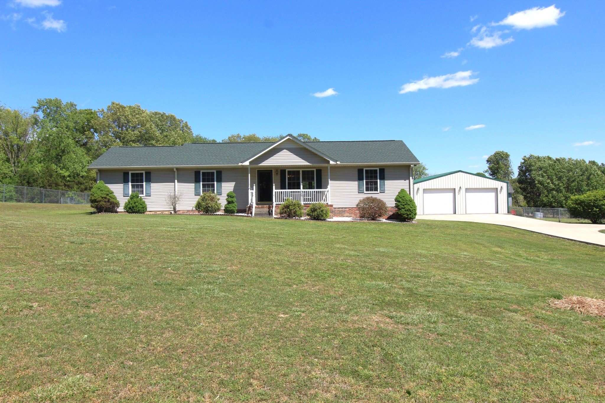 3721 Armstrong Road Springfield, TN 37172 - Photo 1 of 9 a front view of a house with garden