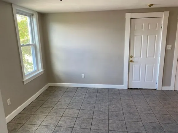 $2,795 | 187 Newbury Street, Unit 3, Lawrence, MA 01841