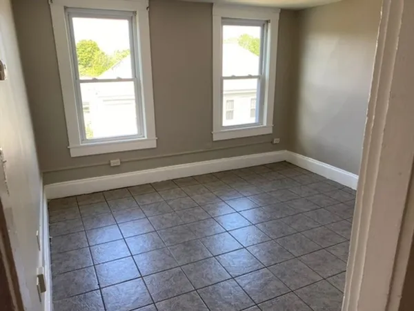 $2,795 | 187 Newbury Street, Unit 3, Lawrence, MA 01841