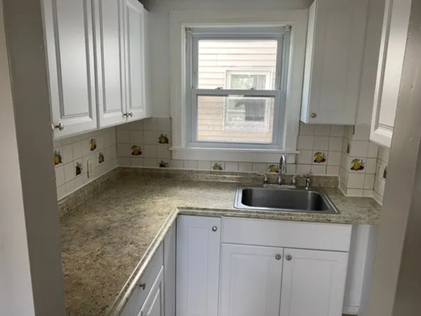 $2,795 | 187 Newbury Street, Unit 3, Lawrence, MA 01841