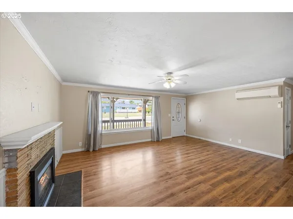 $307,000 | 631 East 4th Avenue, Riddle, OR 97469
