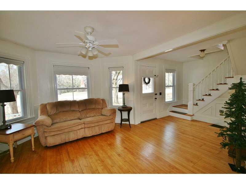 1295 State Street Bangor, ME 04401 - Photo 12 of 26 Living Room.