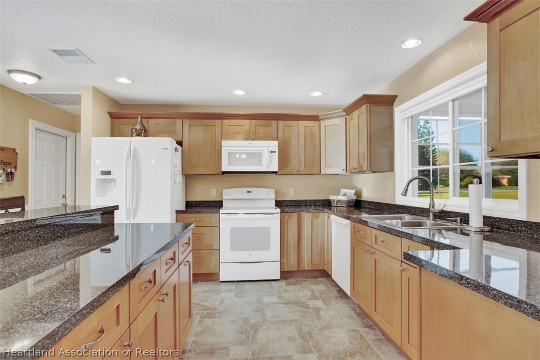 5905 Thunder Road Sebring, FL 33876 - Photo 2 of 29 Gallery Image 2