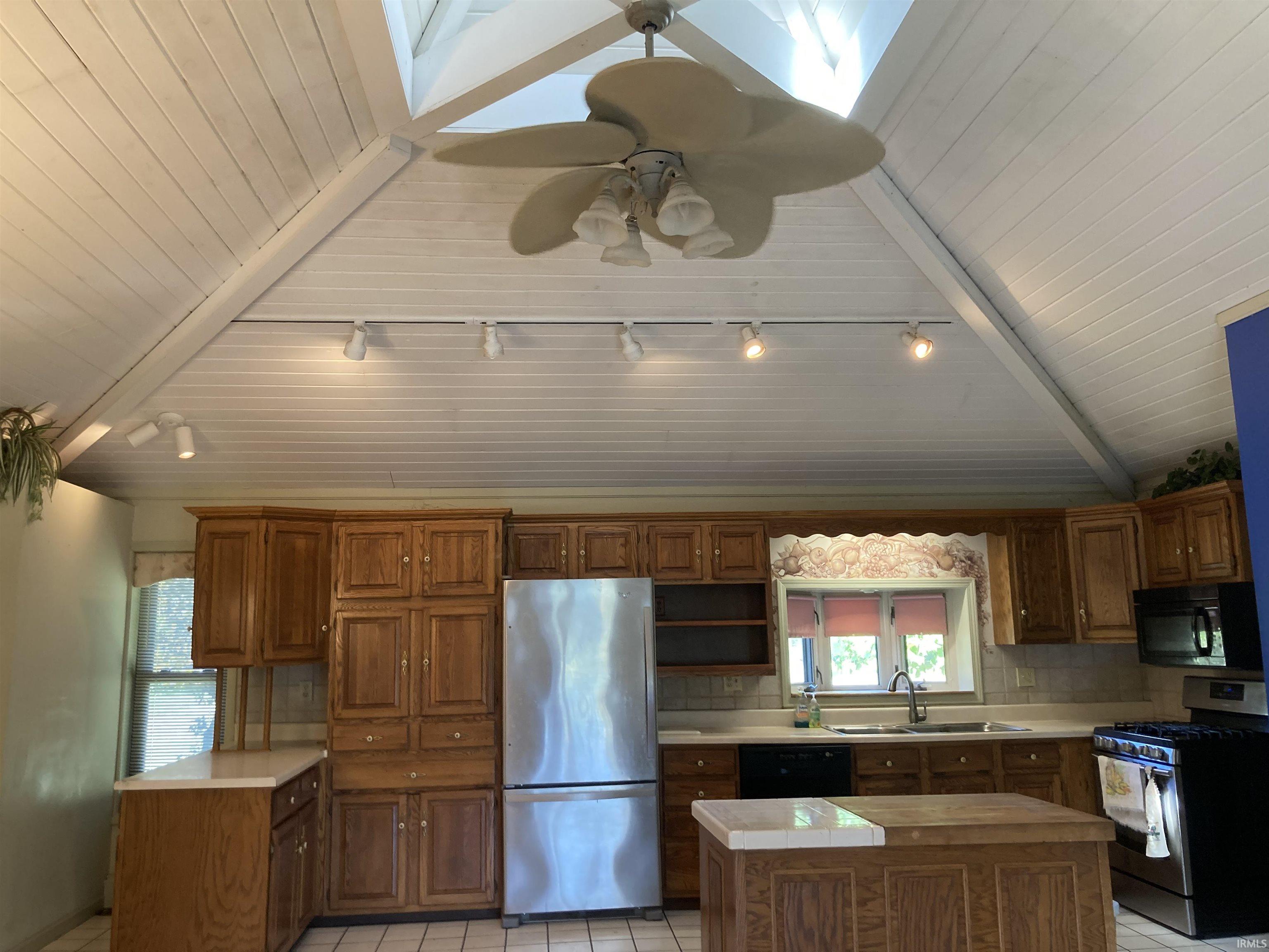 109 Hillcrest Road Bluffton, IN 46714 - Photo 5 of 36