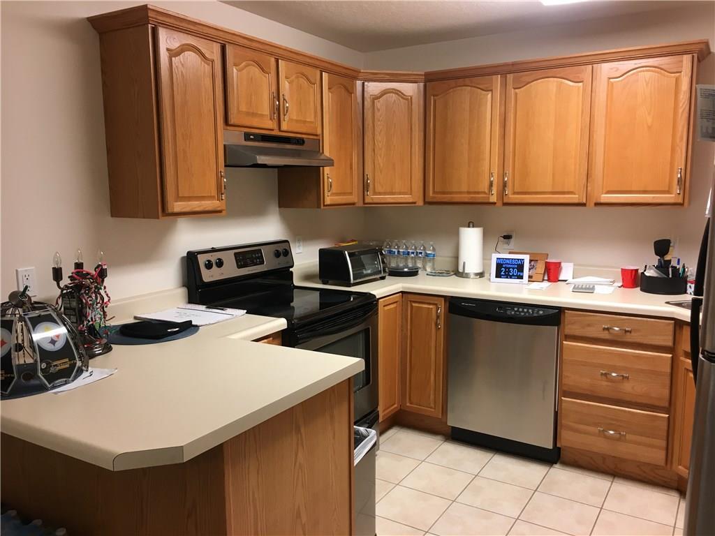 1 Coraopolis Road, Unit 104 Coraopolis, PA 15108 - Photo 3 of 19 Kitchen
