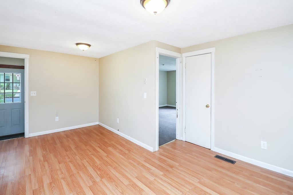 87 Helberg Road Springfield, MA 01128 - Photo 8 of 31