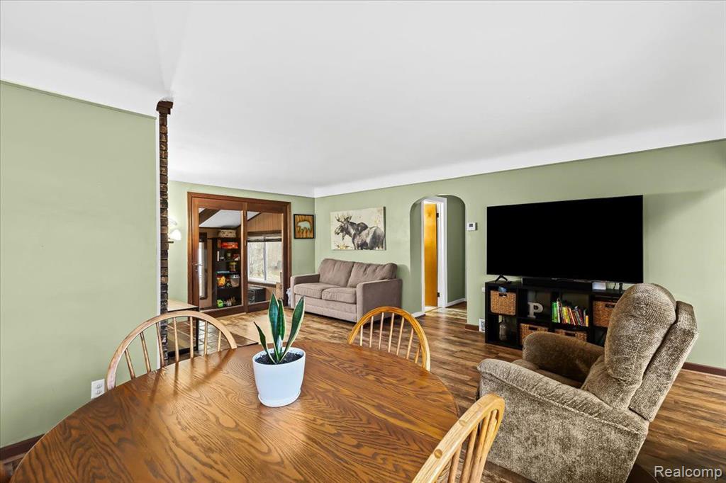 16524 Rougeway Street Livonia, MI 48154 - Photo 7 of 21 Gallery Image 7