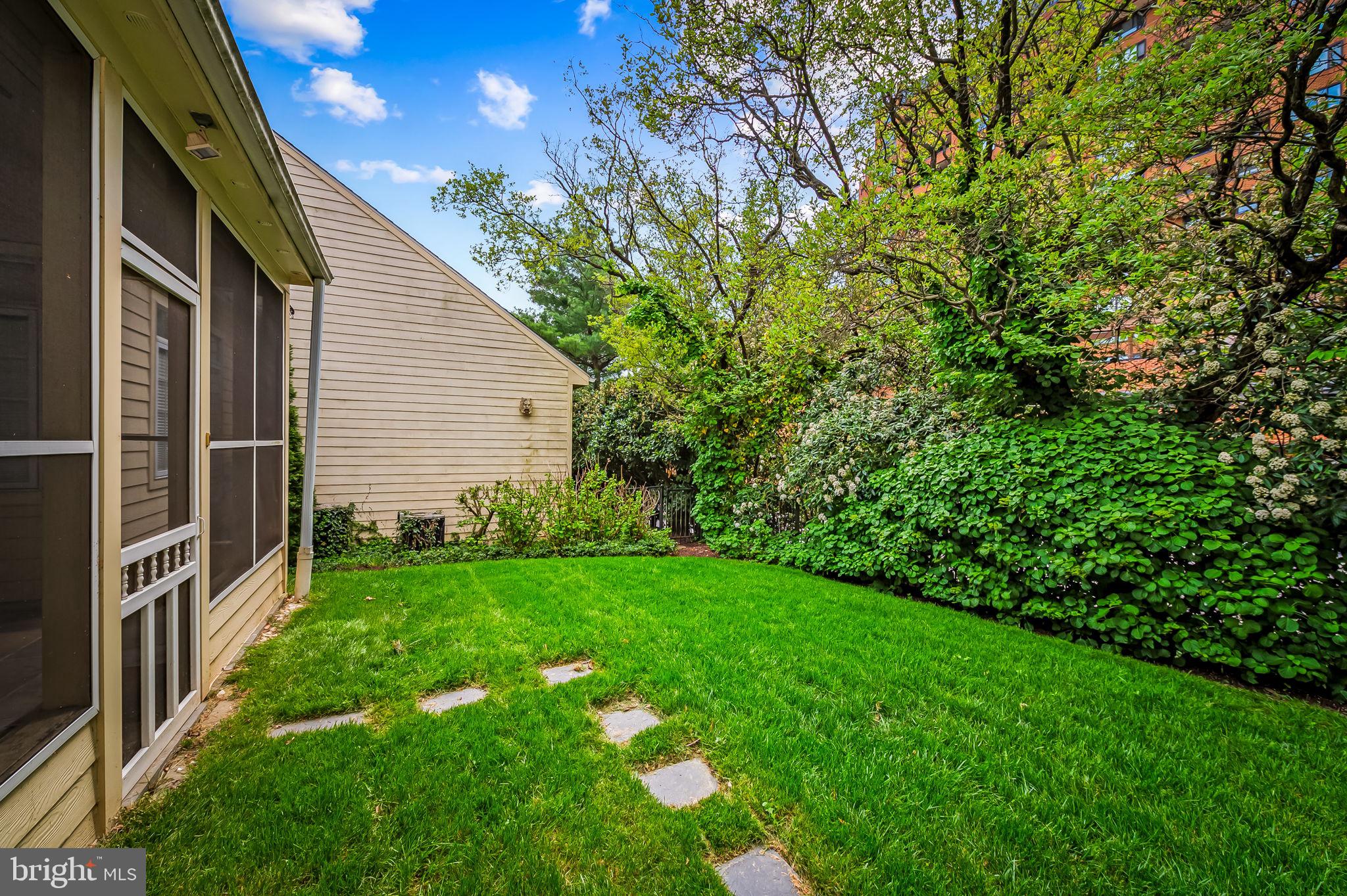 16 Roland Green, Unit 8 Baltimore, MD 21210 - Photo 49 of 55 a backyard of a house with lots of green space