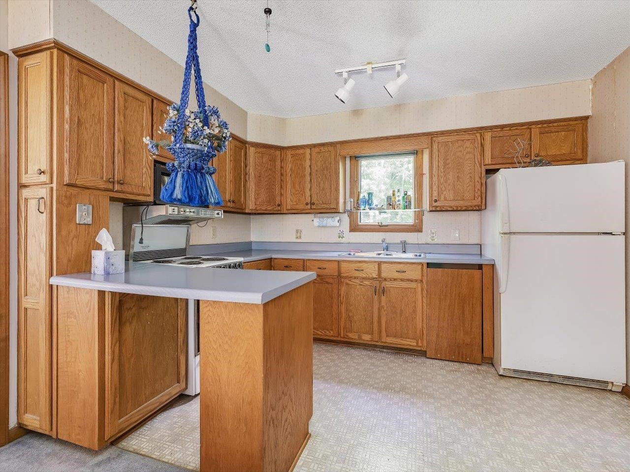 4301 Amberwood Road Haw River, NC 27258 - Photo 48 of 70 Apartment Kitchen