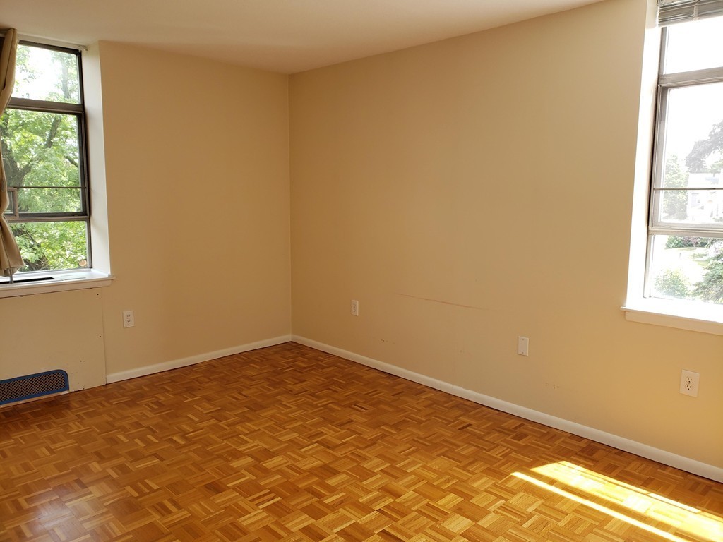 80 Salisbury Street, Unit 303 Worcester, MA 01609 - Photo 13 of 17 an empty room with a window