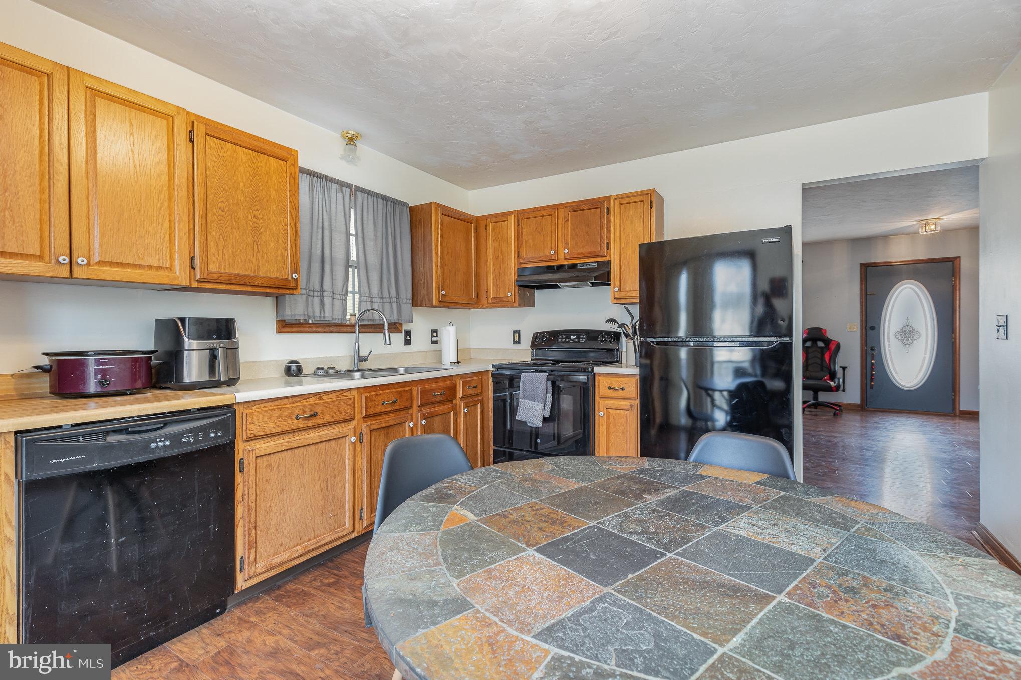 130 Ruel Avenue Hanover, PA 17331 - Photo 9 of 28 Beautiful Cabintry