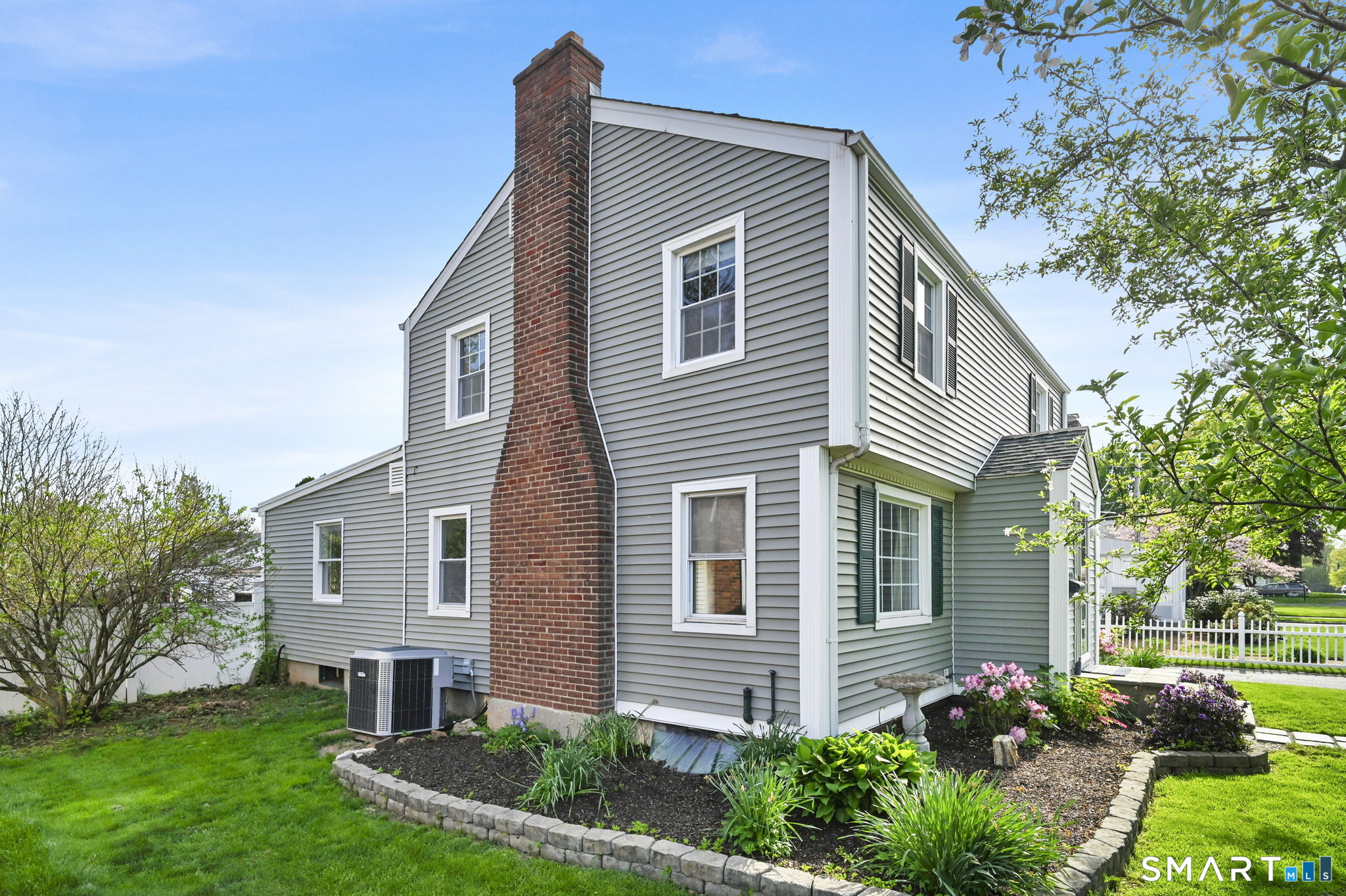 61 Cedar Street Newington, CT 06111 - Photo 4 of 39