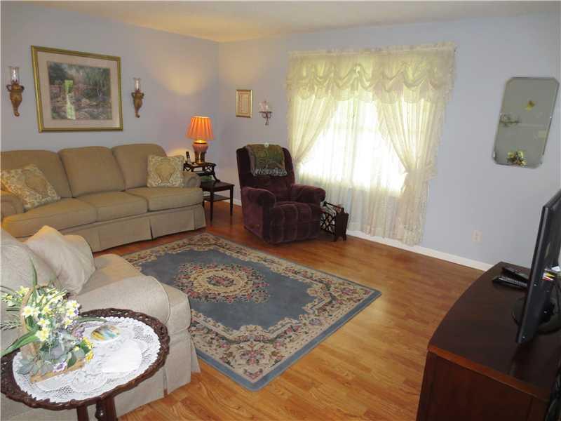 208 Furnace Run Road Freeport, PA 16229 - Photo 3 of 25 Living Room.
