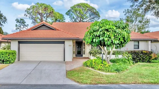 $399,987 | 270 Laurel Hollow Drive, Unit 34, Nokomis, FL 34275