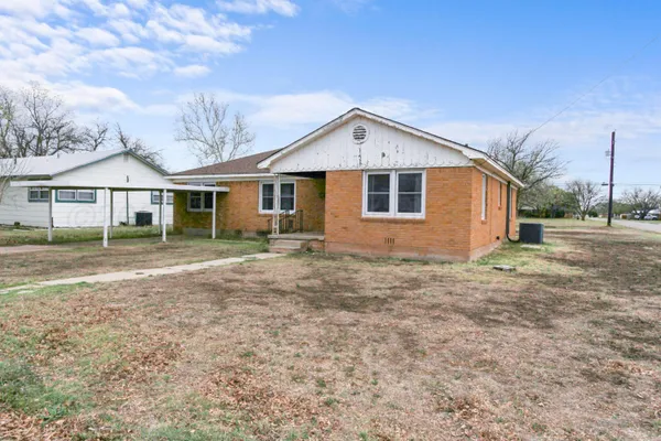 $170,000 | 1610 South Graham Street, Wellington, TX 79095
