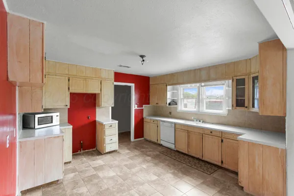 $170,000 | 1610 South Graham Street, Wellington, TX 79095