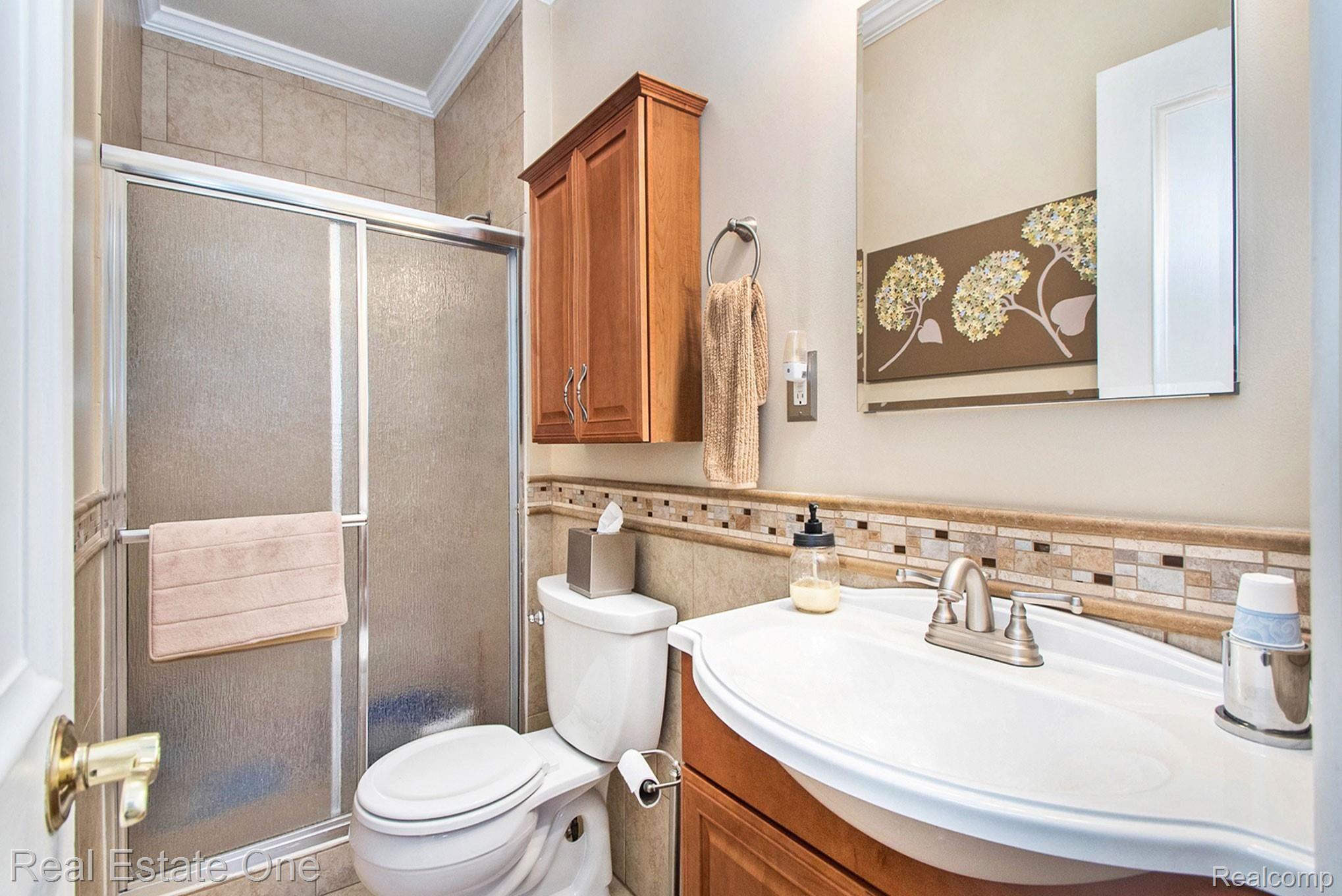 11198 Afton Road Southgate, MI 48195 - Photo 17 of 25 Updated 2nd full bath on the main floor