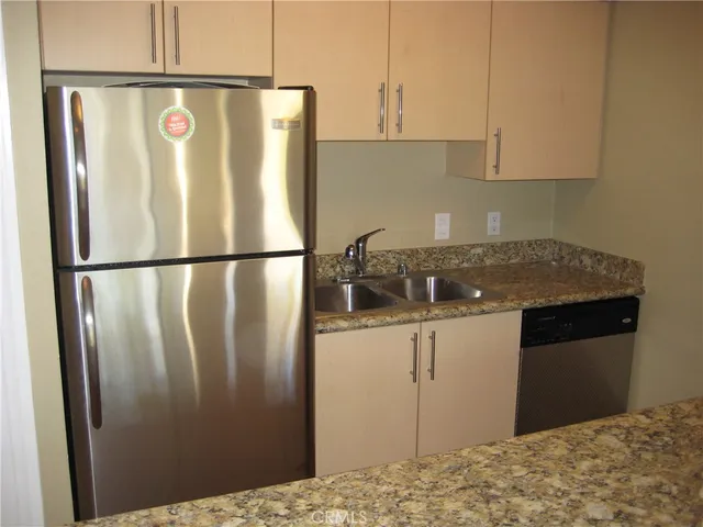 $325,000 | 2085 Highpointe Drive, Corona, CA 92879