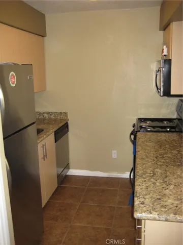 $325,000 | 2085 Highpointe Drive, Corona, CA 92879