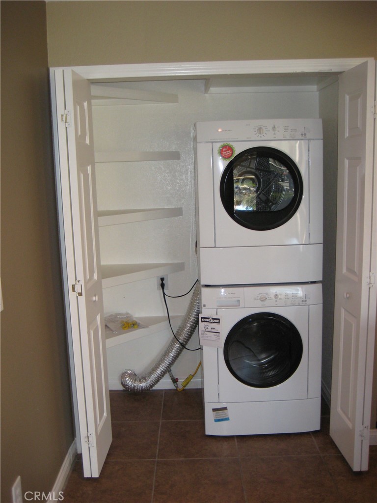 2085 Highpointe Drive Corona, CA 92879 - Photo 6 of 17 a utility room with dryer and washer