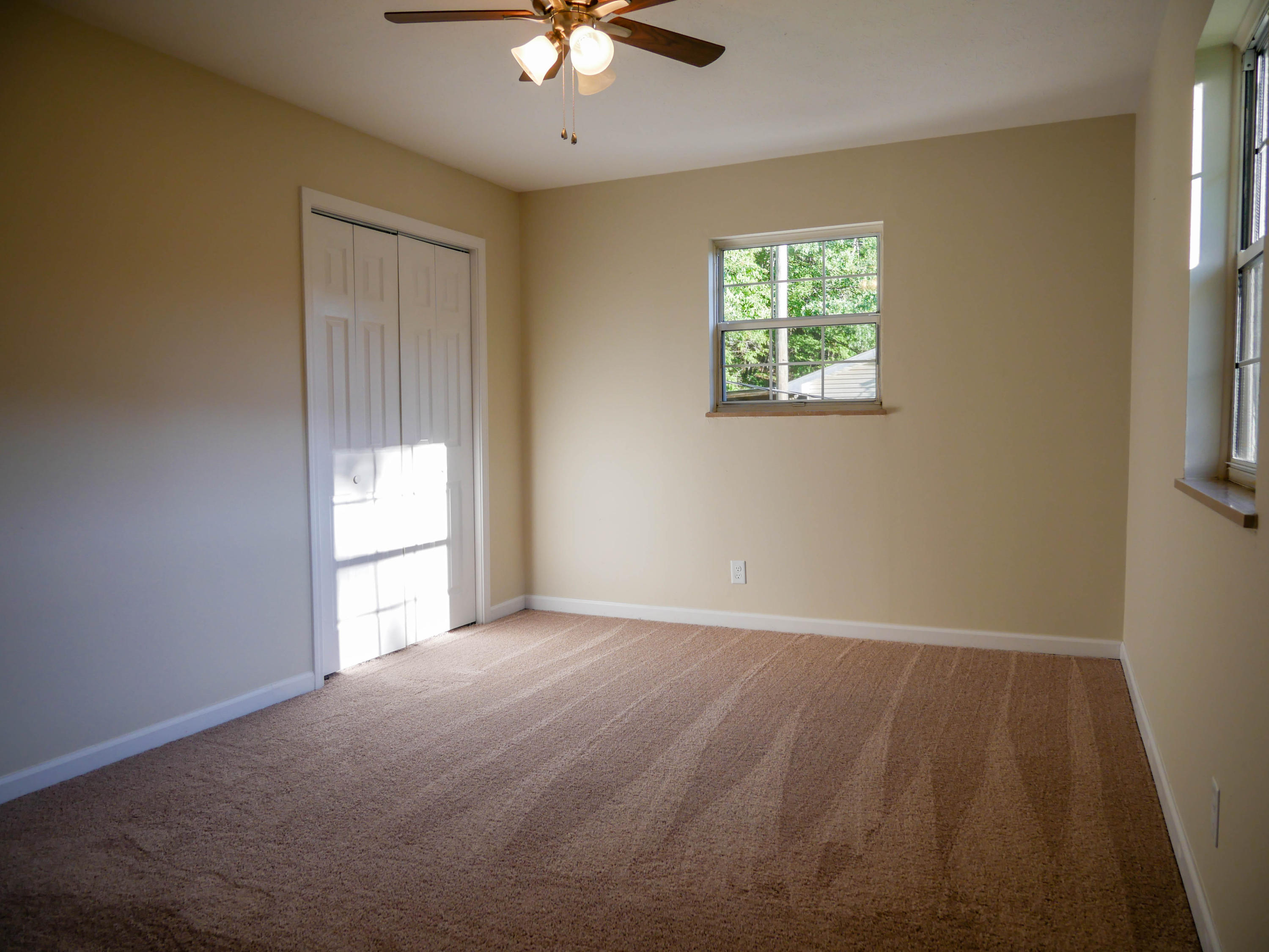 421 Ivanhoe Road Powell, TN 37849 - Photo 14 of 24 P1040713