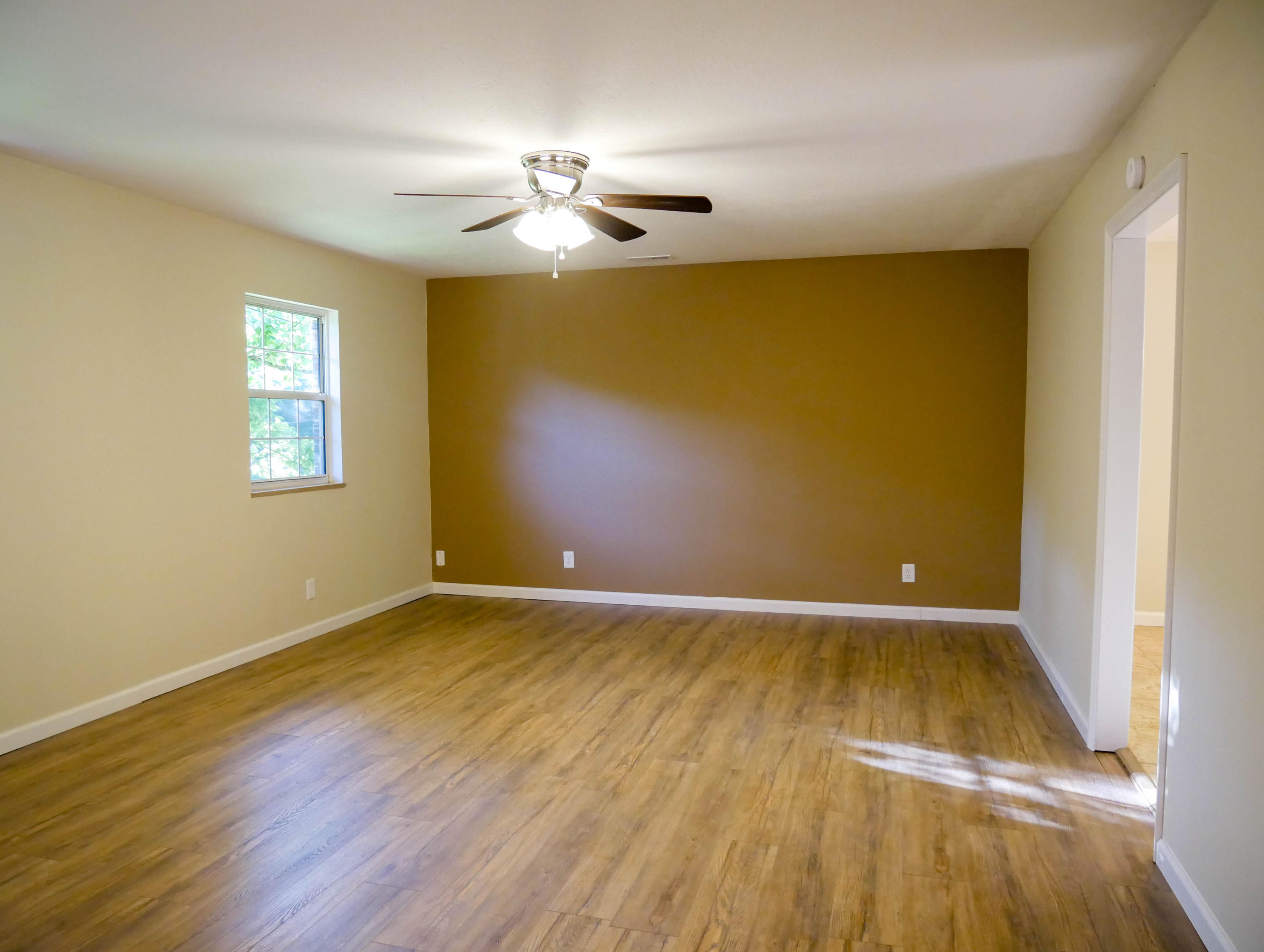421 Ivanhoe Road Powell, TN 37849 - Photo 3 of 24 P1040698