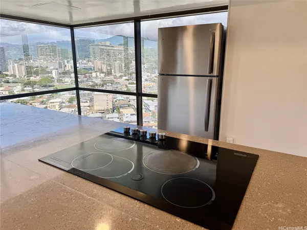 $2,800 | 1750 Kalakaua Avenue, Unit 2111, Honolulu, HI 96826