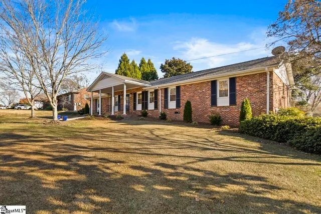 $528,500 | 200 Leyswood Drive, Greenville, SC 29615