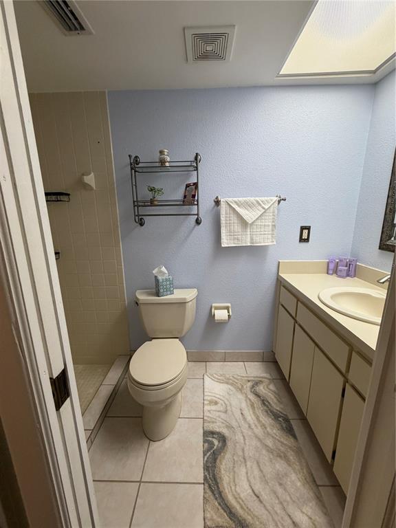 2131 Ridge Road South, Unit 135 Largo, FL 33778 - Photo 27 of 33 a bathroom with a sink and a toilet