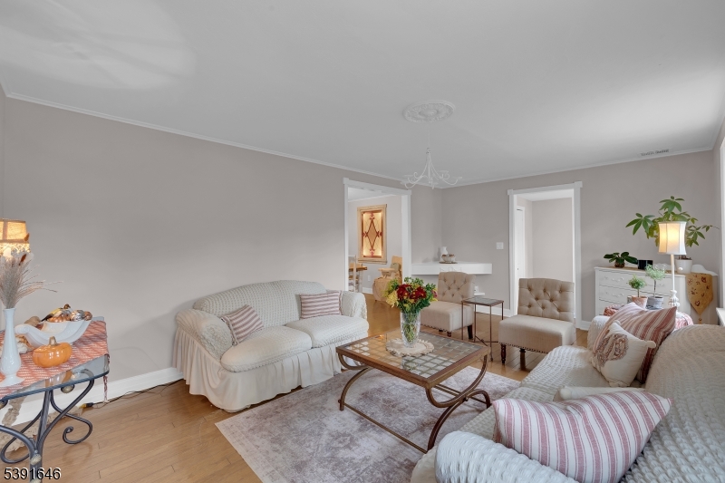 233 Maple Avenue Dunellen, NJ 08812 - Photo 5 of 46