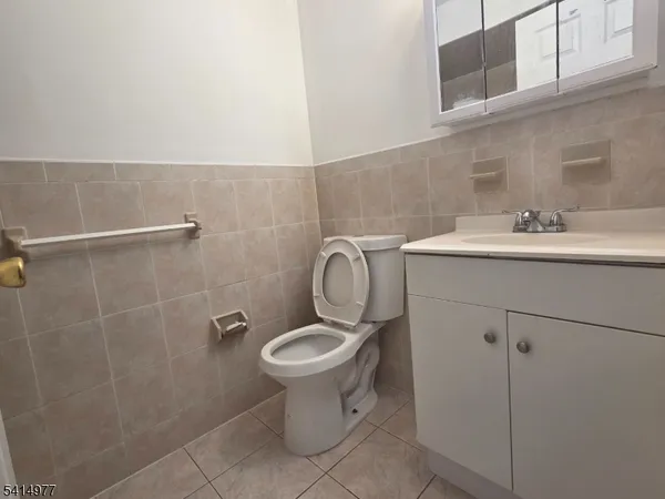 $3,000 | 158 Sherman Avenue, Unit 2, Newark, NJ 07114