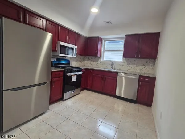 $3,300 | 158 Sherman Avenue, Unit 2, Newark, NJ 07114