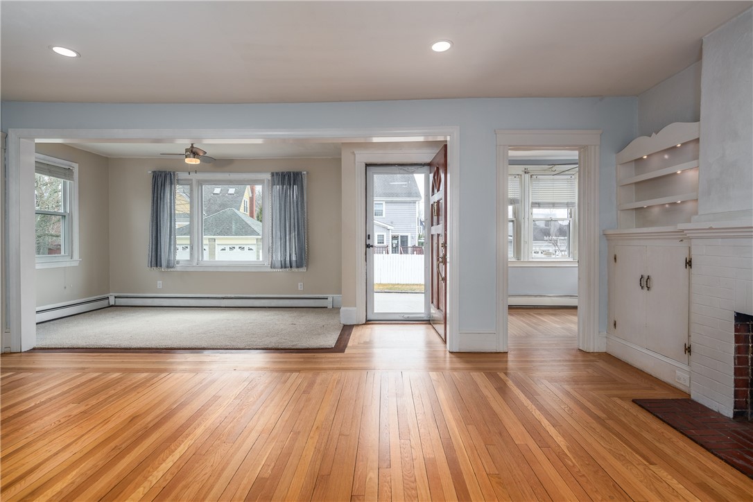 41 Berwick Lane Cranston, RI 02905 - Photo 3 of 35