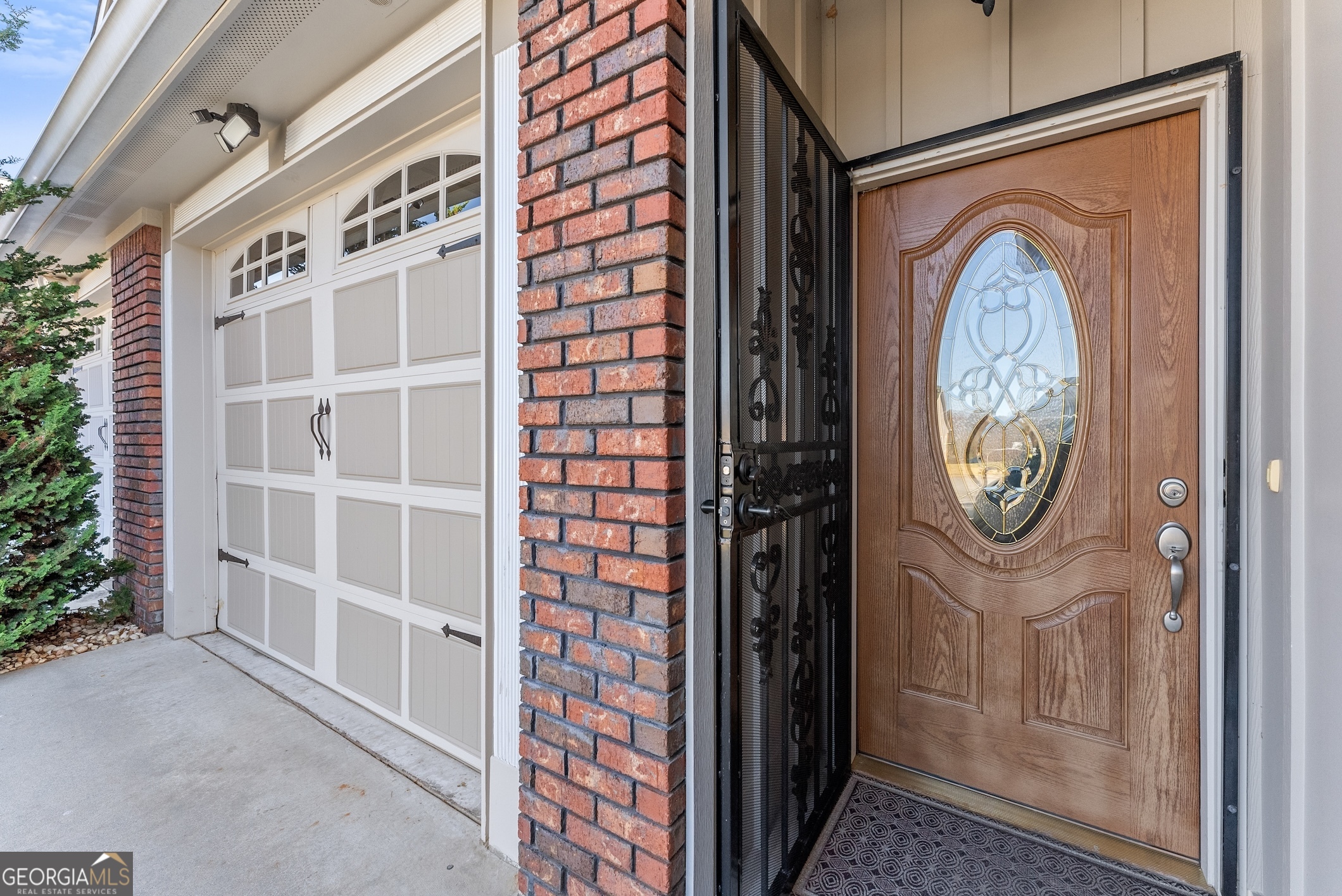 92 Colonial Drive, Unit 1 Cleveland, GA 30528 - Photo 31 of 43 a front view of a house with a door and a glass door