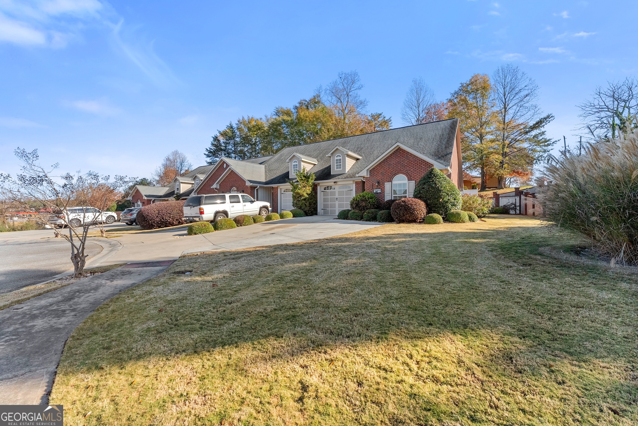 92 Colonial Drive, Unit 1 Cleveland, GA 30528 - Photo 32 of 43 a front view of a house with a yard