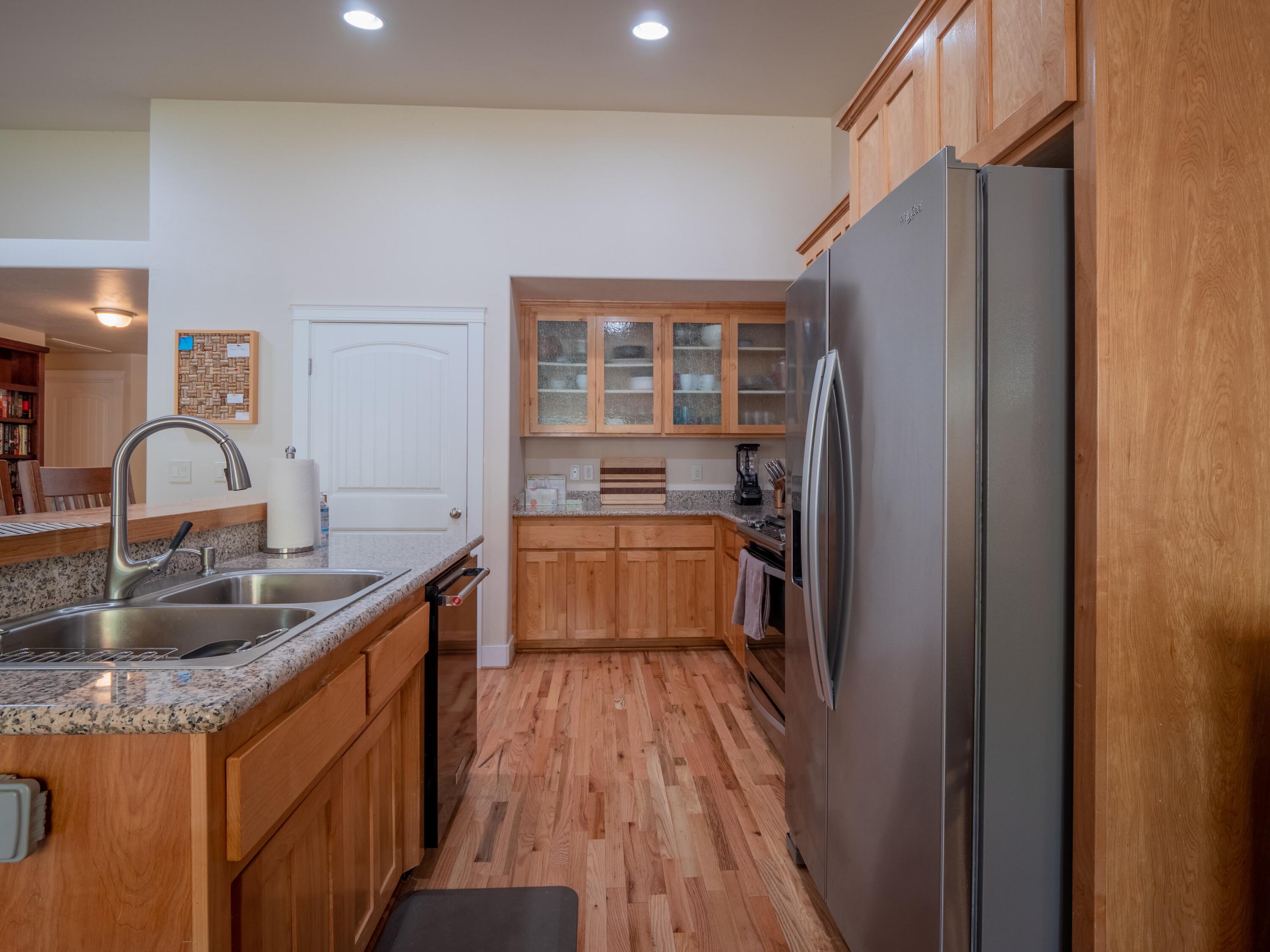 1561 Inverness Drive Medford, OR 97504 - Photo 13 of 33 Kitchen 2