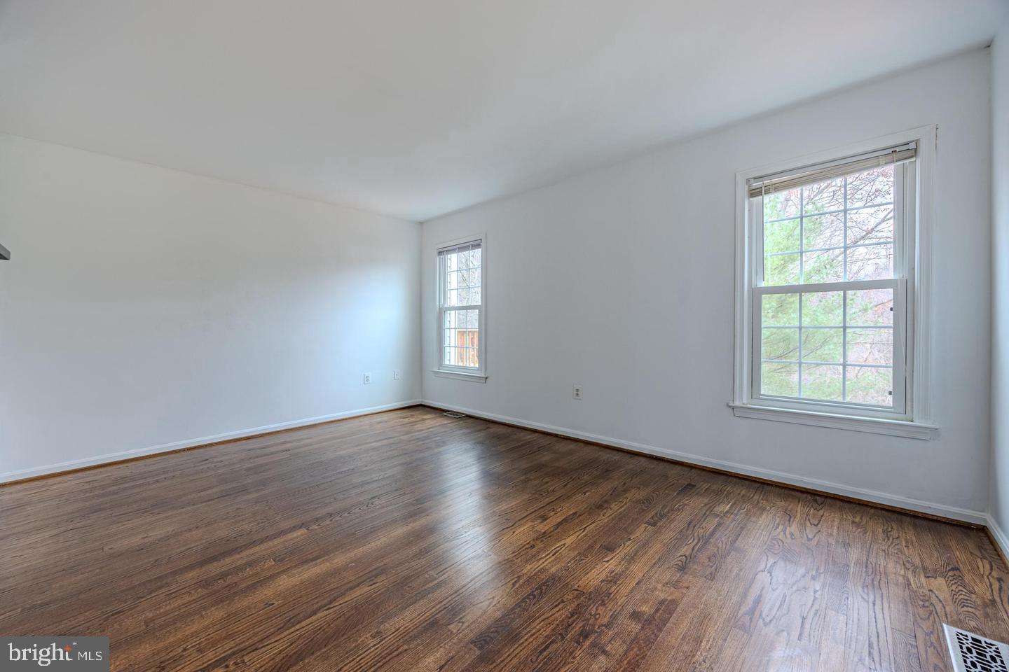 8200 Maple Ridge Avenue Springfield, VA 22153 - Photo 10 of 35 Gallery Image 10
