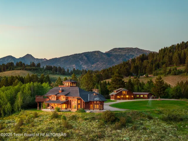 $5,950,000 | 3100 County Road 129, Grover, WY 83122