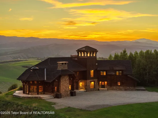 $5,950,000 | 3100 County Road 129, Grover, WY 83122