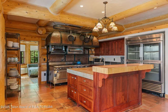 $5,950,000 | 3100 County Road 129, Grover, WY 83122